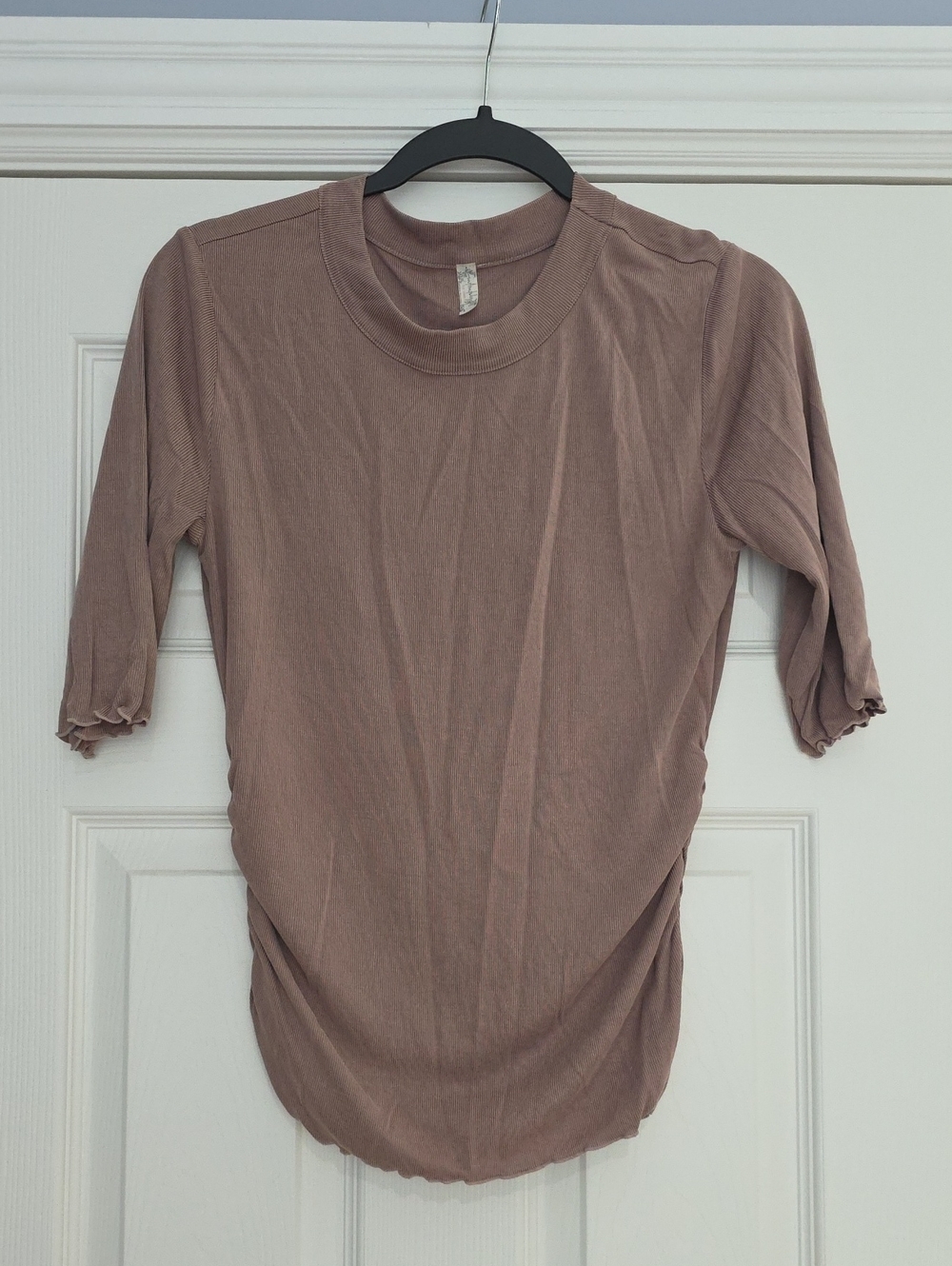 Ruched Short Sleeve Crewneck Tee in Dusty Mauve